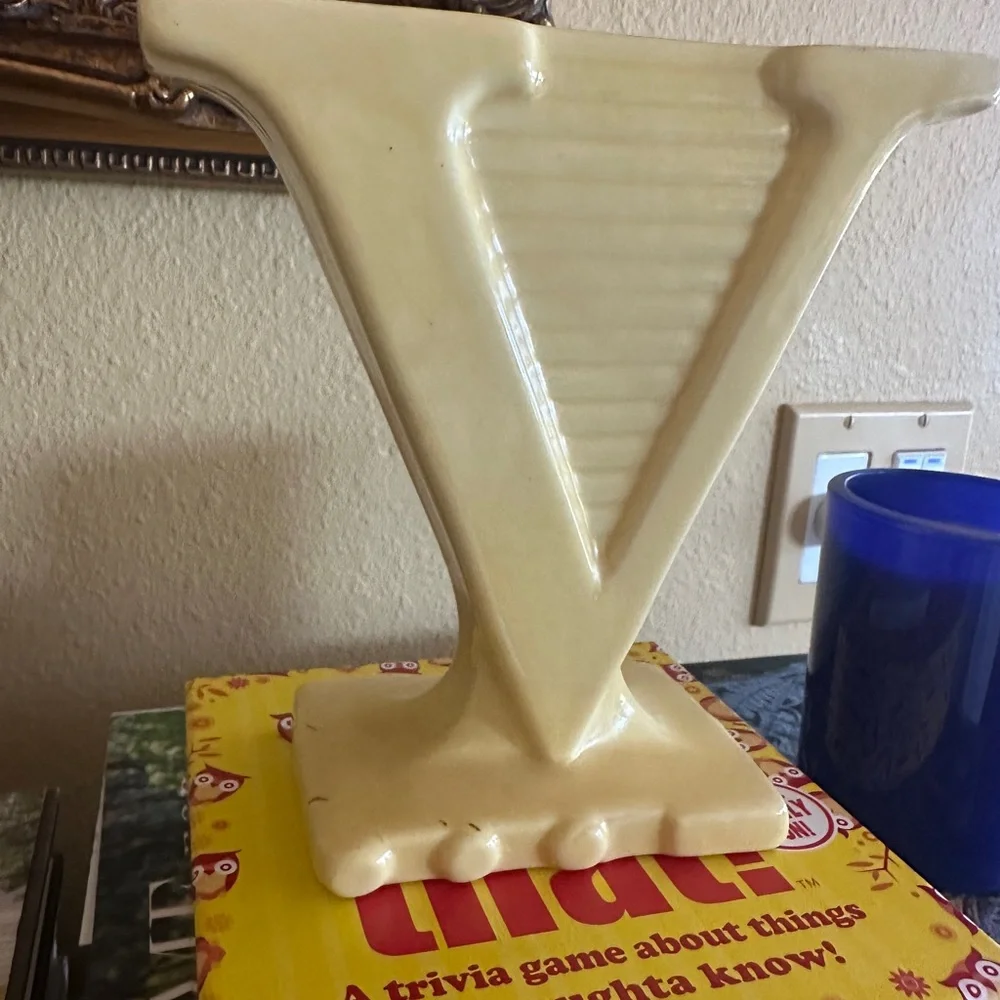 Vintage Cream Ceramic Letter V Accent - Picture 4 of 5